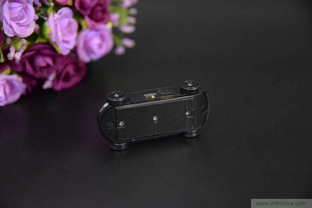 虛擬與現(xiàn)實(shí)相結(jié)合的飛車游戲，讓你體驗(yàn)速度與激情的碰撞！