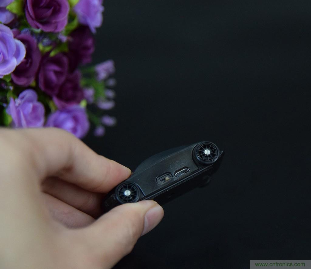 虛擬與現(xiàn)實(shí)相結(jié)合的飛車游戲，讓你體驗(yàn)速度與激情的碰撞！