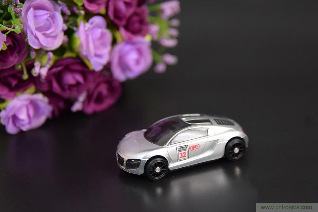 虛擬與現(xiàn)實(shí)相結(jié)合的飛車游戲，讓你體驗(yàn)速度與激情的碰撞！