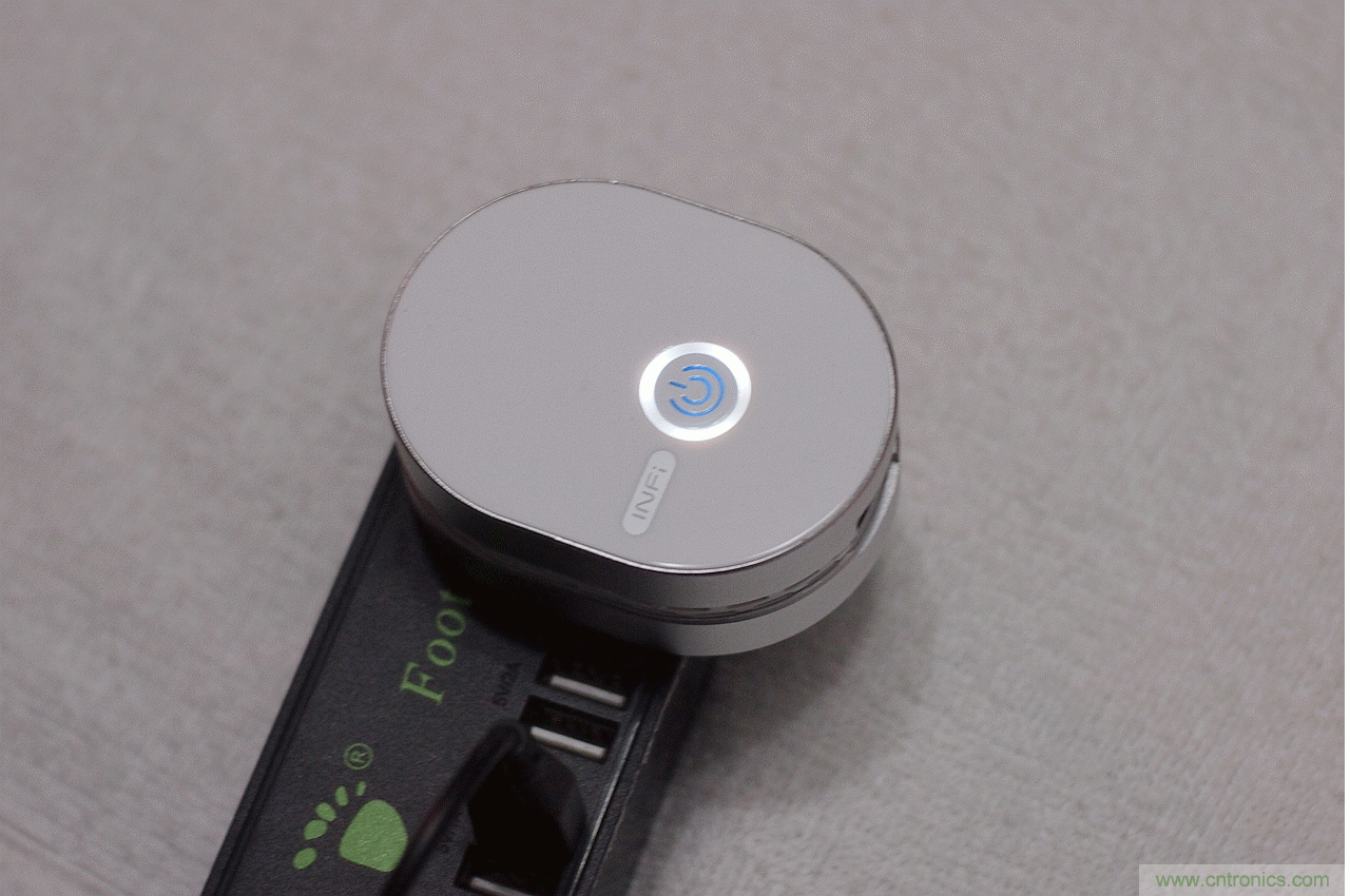 路由器也跟風(fēng)玩分體設(shè)計，你咋不上天呢？