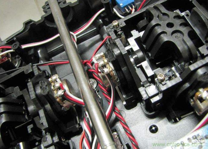 無人機(jī) DIY 制作全過程，酷得不要不要的！