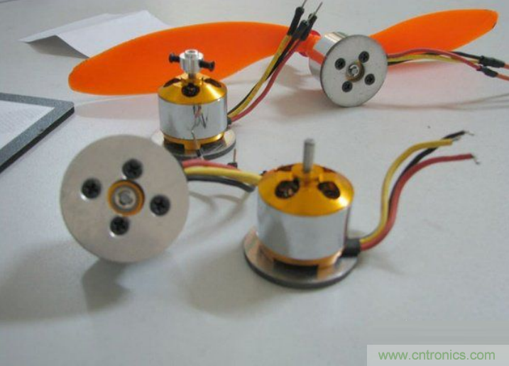 無人機(jī) DIY 制作全過程，酷得不要不要的！