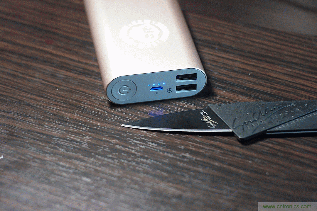 移動電源也玩雙引擎？快到你想象不到