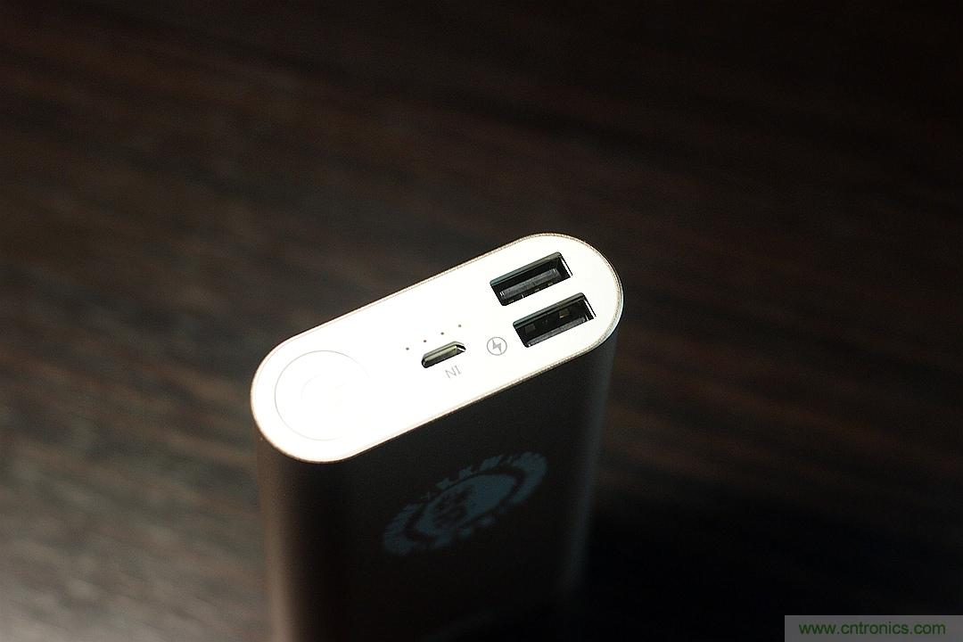 移動電源也玩雙引擎？快到你想象不到