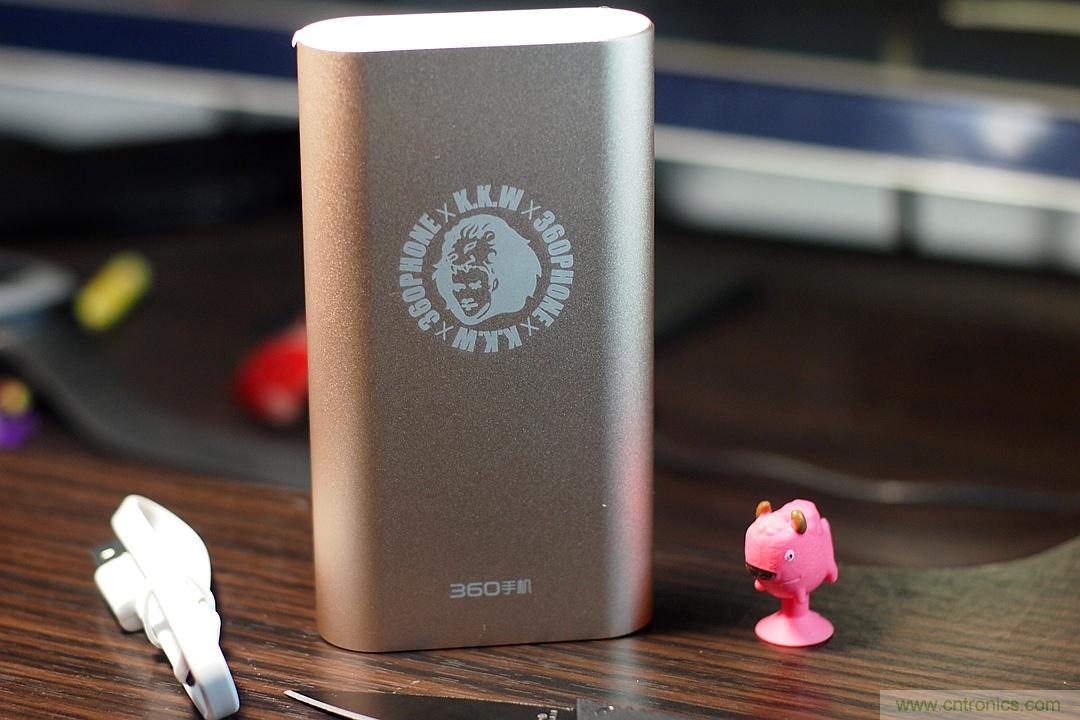 移動電源也玩雙引擎？快到你想象不到