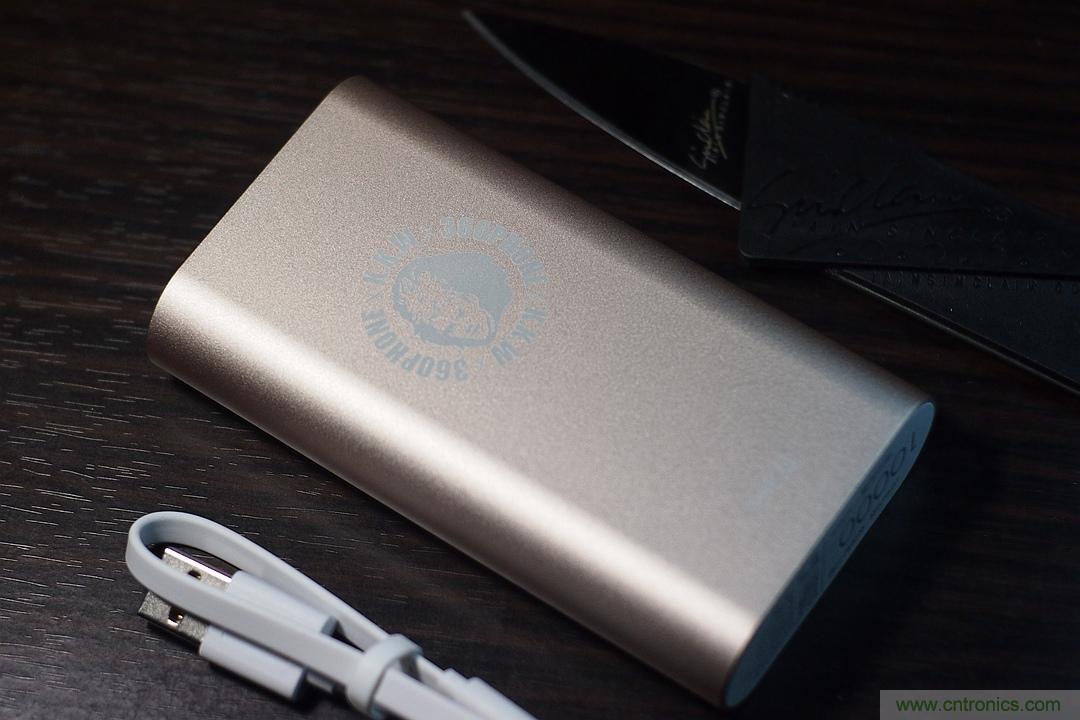 移動電源也玩雙引擎？快到你想象不到