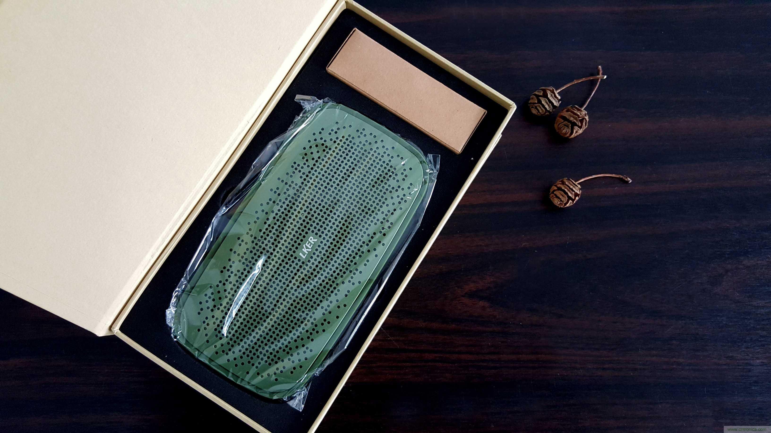 搞怪&ldquo;美人魚&rdquo;盡享靈克藍(lán)牙音箱的天籟之音！