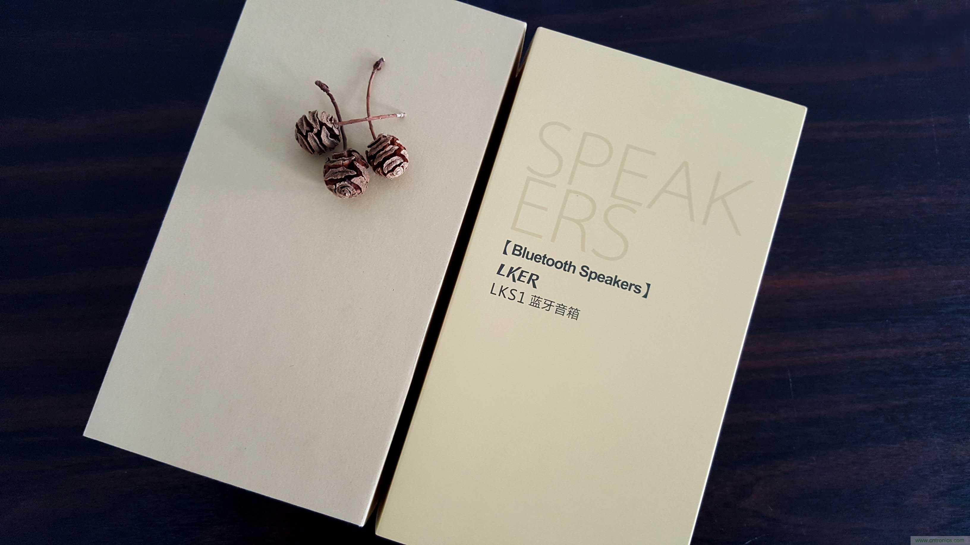 搞怪&ldquo;美人魚&rdquo;盡享靈克藍(lán)牙音箱的天籟之音！