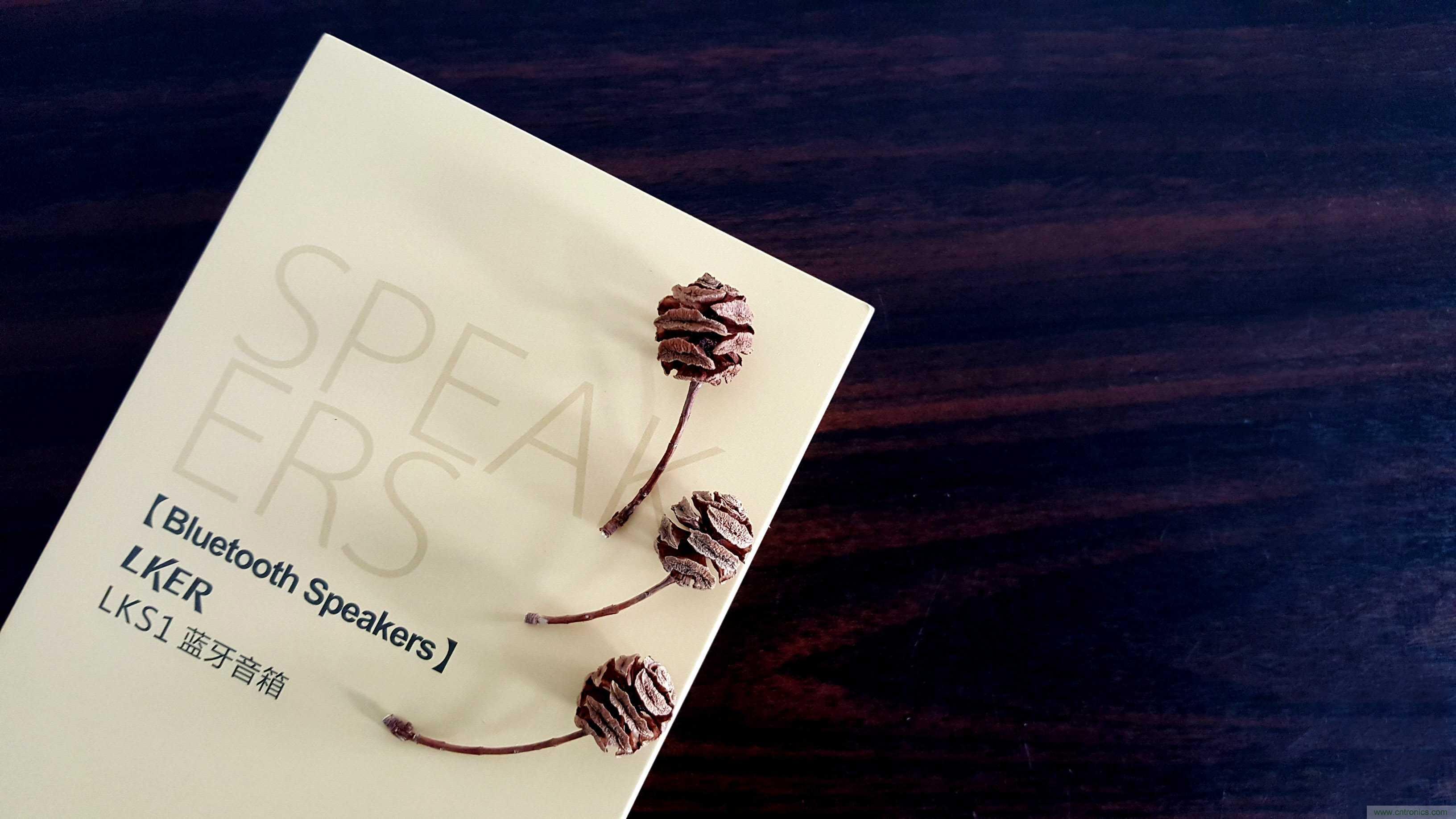 搞怪&ldquo;美人魚&rdquo;盡享靈克藍(lán)牙音箱的天籟之音！