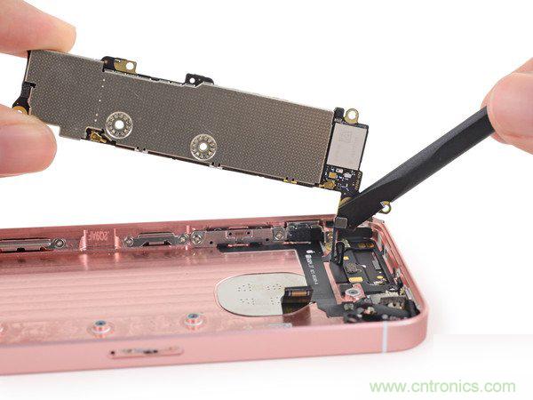 有什么地方?jīng)]有變？iPhone SE真機(jī)拆解