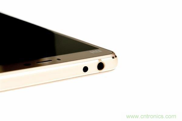 小米手機4S超詳細拆解:內(nèi)外硬件大升級