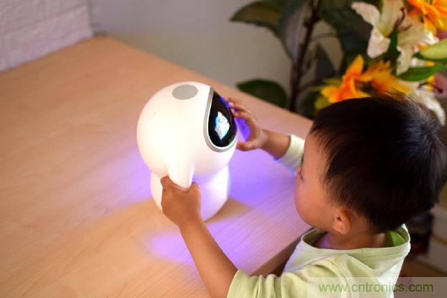 &ldquo;爸爸再不陪我，我就長(zhǎng)大了&rdquo;&mdash;&mdash;小騰機(jī)器人