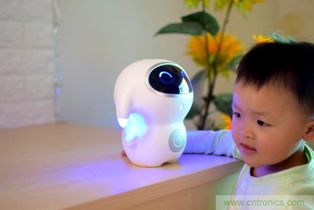 &ldquo;爸爸再不陪我，我就長(zhǎng)大了&rdquo;&mdash;&mdash;小騰機(jī)器人