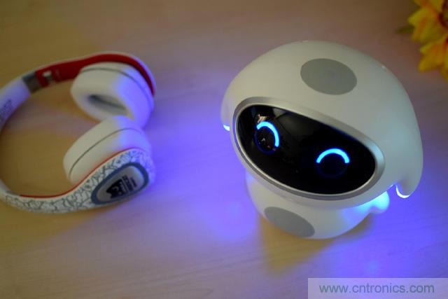 &ldquo;爸爸再不陪我，我就長(zhǎng)大了&rdquo;&mdash;&mdash;小騰機(jī)器人