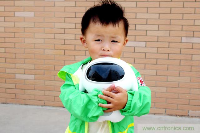 &ldquo;爸爸再不陪我，我就長(zhǎng)大了&rdquo;&mdash;&mdash;小騰機(jī)器人