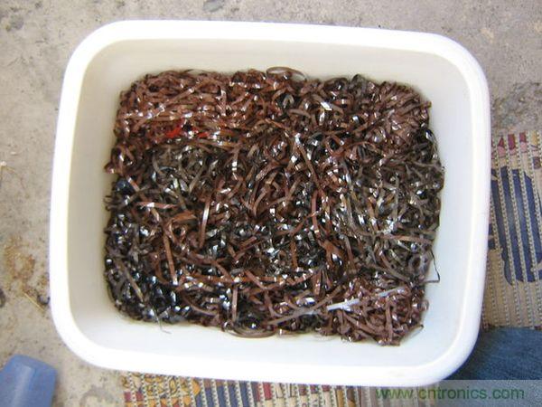 藝術(shù)源于生活，用生活中的物件也能制作磁流體