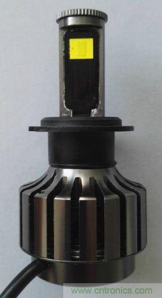 用深圳大道半導(dǎo)體制造的CSP-COBs 改裝圖四所示的用大功率LEDs 制造的汽車前大燈。【拍攝自改裝的外購產(chǎn)品】