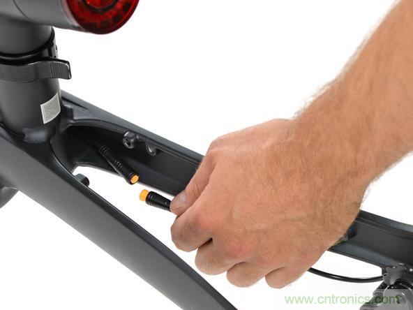 從電池到傳感器，完整拆解小米智能自行車