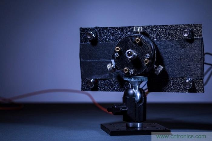 室內(nèi)激光無(wú)線充電新技術(shù)亮相，可媲美傳統(tǒng) USB 線纜