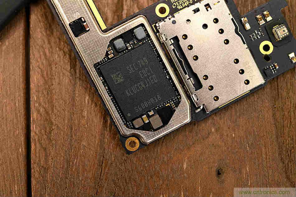 拆解魅族15 Plus：玩轉(zhuǎn)了新概念，但其工藝究竟如何？