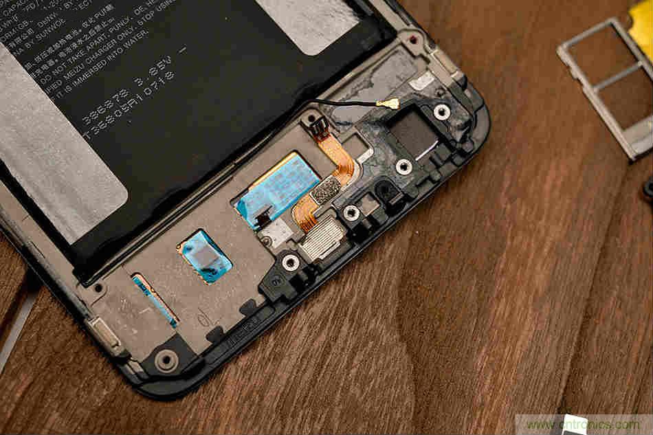 拆解魅族15 Plus：玩轉(zhuǎn)了新概念，但其工藝究竟如何？