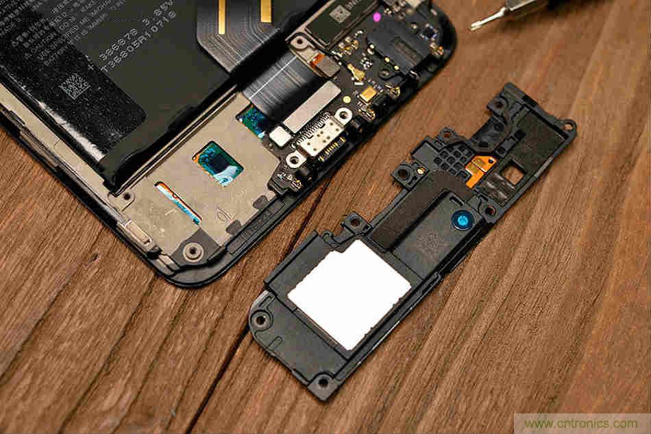 拆解魅族15 Plus：玩轉(zhuǎn)了新概念，但其工藝究竟如何？