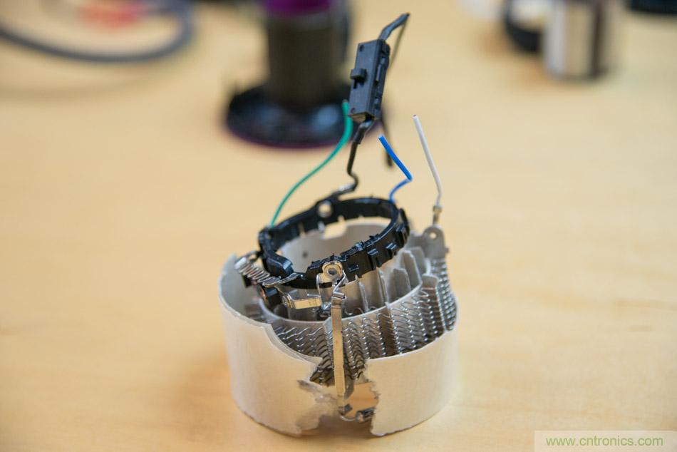 拆解戴森吹風機：近三千元的價格貴在哪？