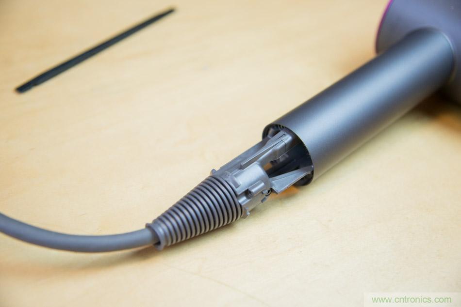 拆解戴森吹風機：近三千元的價格貴在哪？