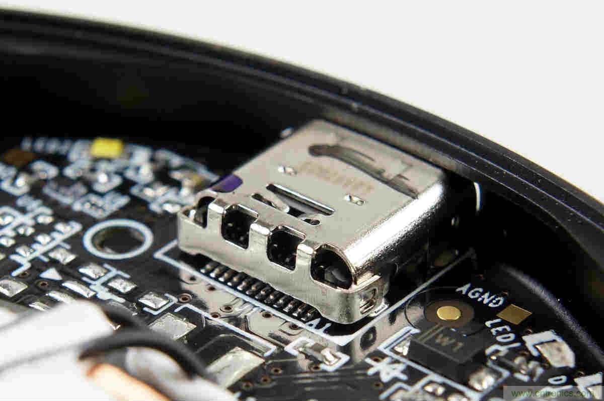 拆解對比：系出同門，小米、紫米無線充電器的差別有多大？