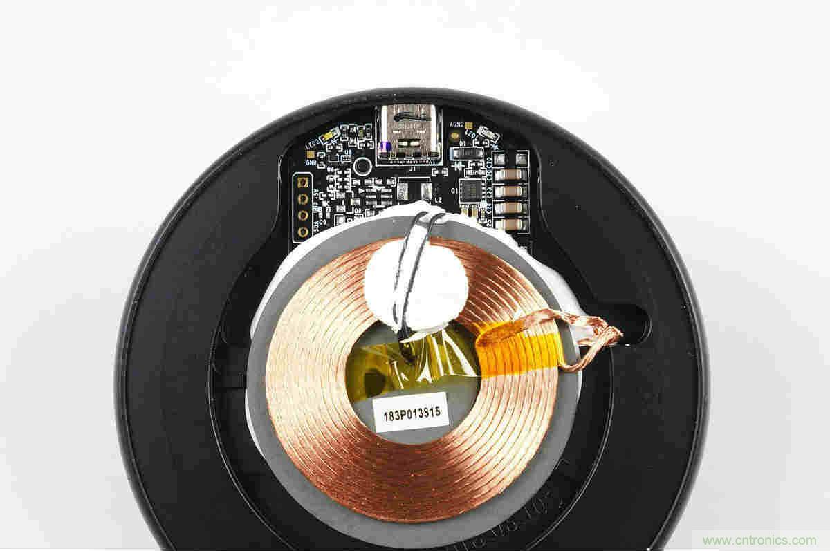 拆解對比：系出同門，小米、紫米無線充電器的差別有多大？