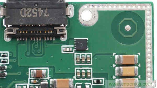 拆解華為保時(shí)捷設(shè)計(jì)快充無(wú)線充電器：憑啥能賣(mài)699？