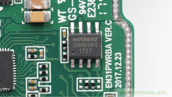 拆解華為保時(shí)捷設(shè)計(jì)快充無(wú)線充電器：憑啥能賣(mài)699？