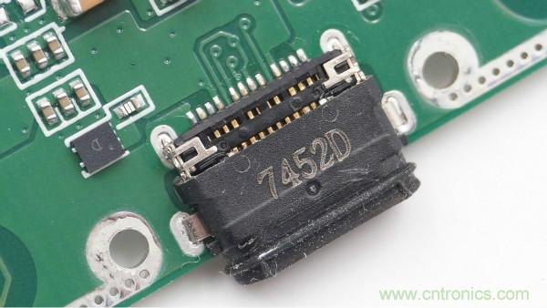 拆解華為保時(shí)捷設(shè)計(jì)快充無(wú)線充電器：憑啥能賣(mài)699？