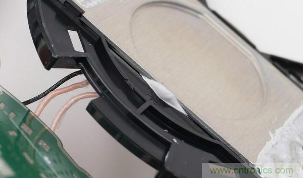 拆解華為保時(shí)捷設(shè)計(jì)快充無(wú)線充電器：憑啥能賣(mài)699？