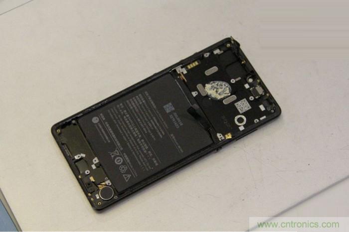 堅果R1拆解：內(nèi)部設(shè)計究竟如何？