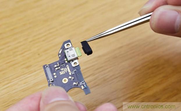 拆解黑鯊手機(jī)：多級直觸一體式液冷系統(tǒng)有什么門道？