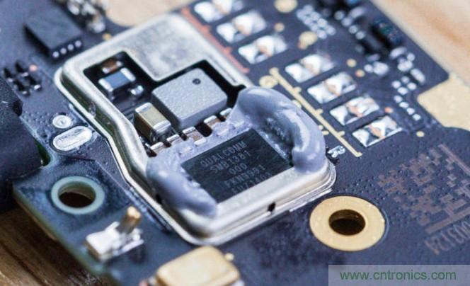 拆解黑鯊手機(jī)：多級直觸一體式液冷系統(tǒng)有什么門道？