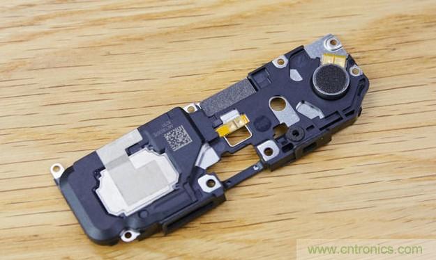 拆解黑鯊手機(jī)：多級直觸一體式液冷系統(tǒng)有什么門道？