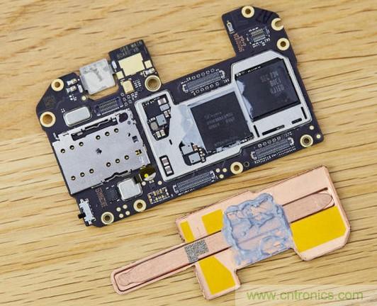 拆解黑鯊手機(jī)：多級直觸一體式液冷系統(tǒng)有什么門道？