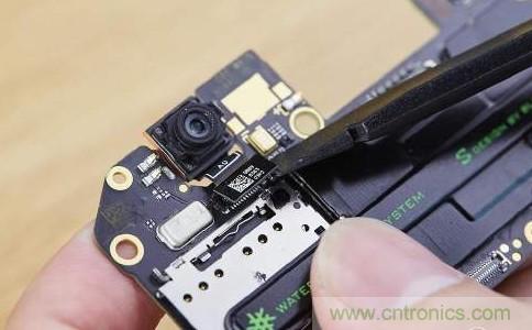 拆解黑鯊手機(jī)：多級直觸一體式液冷系統(tǒng)有什么門道？