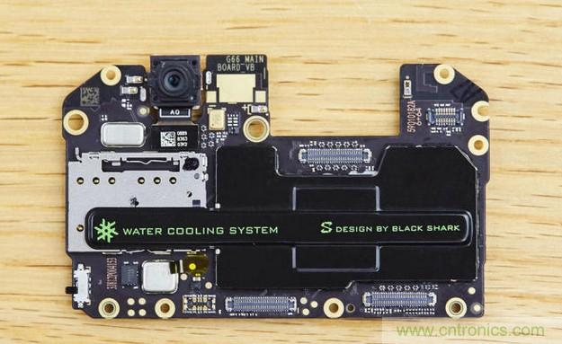 拆解黑鯊手機(jī)：多級直觸一體式液冷系統(tǒng)有什么門道？