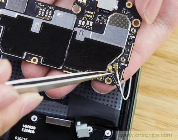 拆解黑鯊手機(jī)：多級直觸一體式液冷系統(tǒng)有什么門道？