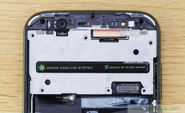 拆解黑鯊手機(jī)：多級直觸一體式液冷系統(tǒng)有什么門道？
