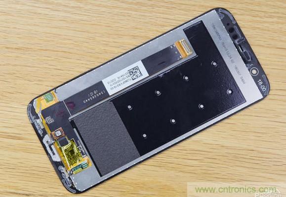 拆解黑鯊手機(jī)：多級直觸一體式液冷系統(tǒng)有什么門道？