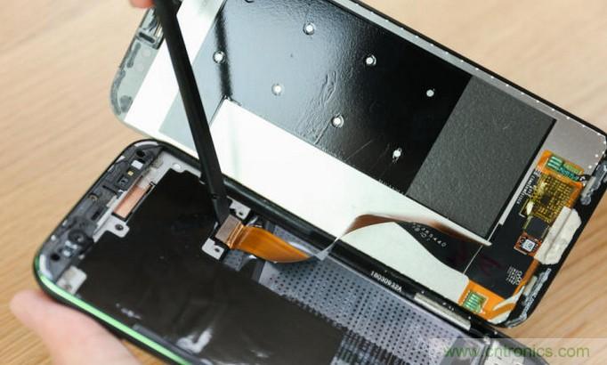 拆解黑鯊手機(jī)：多級直觸一體式液冷系統(tǒng)有什么門道？