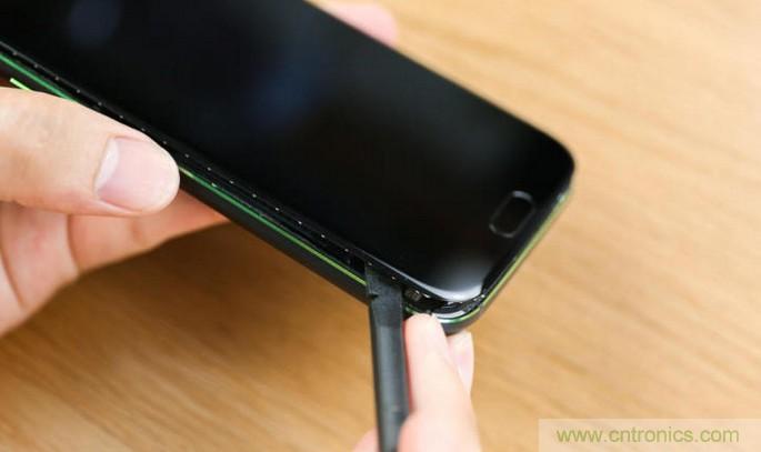 拆解黑鯊手機(jī)：多級直觸一體式液冷系統(tǒng)有什么門道？