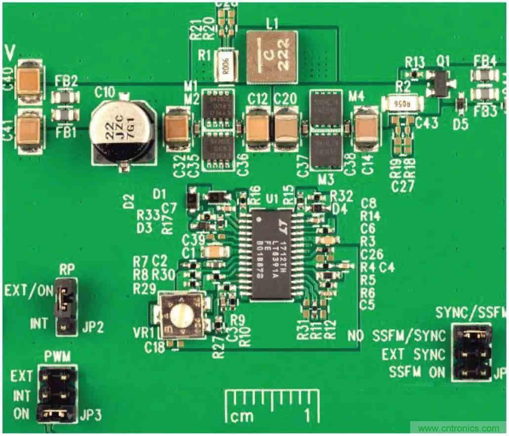 一顆芯驅(qū)動(dòng)整個(gè)車前燈組，這個(gè)控制器是怎么做到滴？