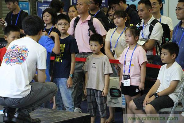 WAIE大戰(zhàn)&ldquo;利奇馬&rdquo;，3萬真粉如約駕臨&ldquo;WAIE 2019第四屆上海國(guó)際人工智能展覽會(huì)&rdquo;