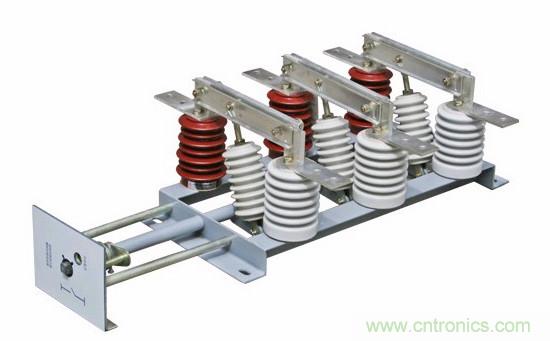 高壓斷路器的操作結(jié)構(gòu)有哪幾種？和隔離開關有什么區(qū)別？