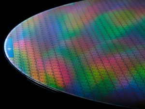 硅光技術(shù)新突破：意法半導(dǎo)體PIC100開(kāi)啟數(shù)據(jù)中心高能效時(shí)代